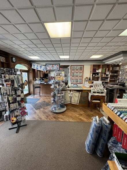 More Photos Of 1122-1128 Eureka Rd, Wyandotte Storefront Retail Office For Sale
