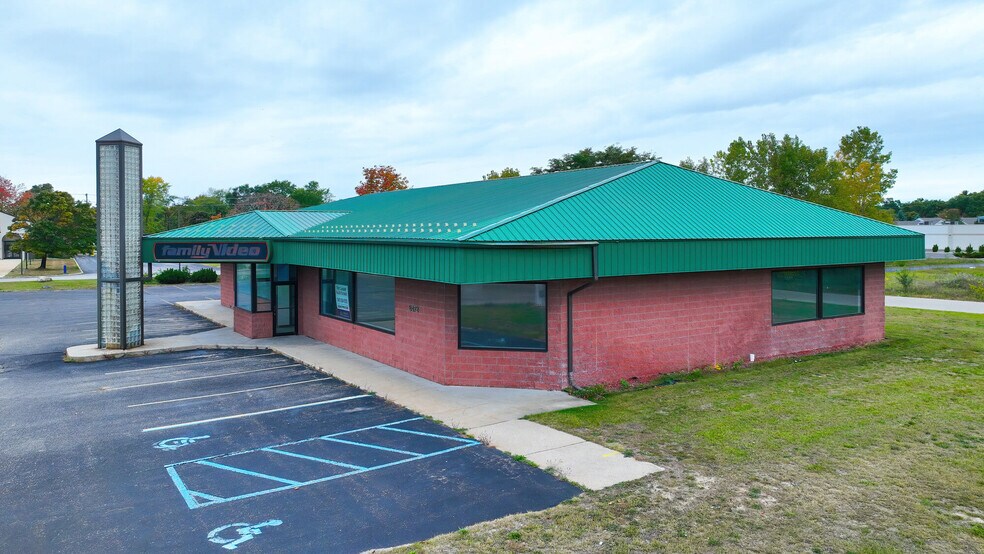 More Photos Of 2472 E Apple Ave, Muskegon General Retail For Lease