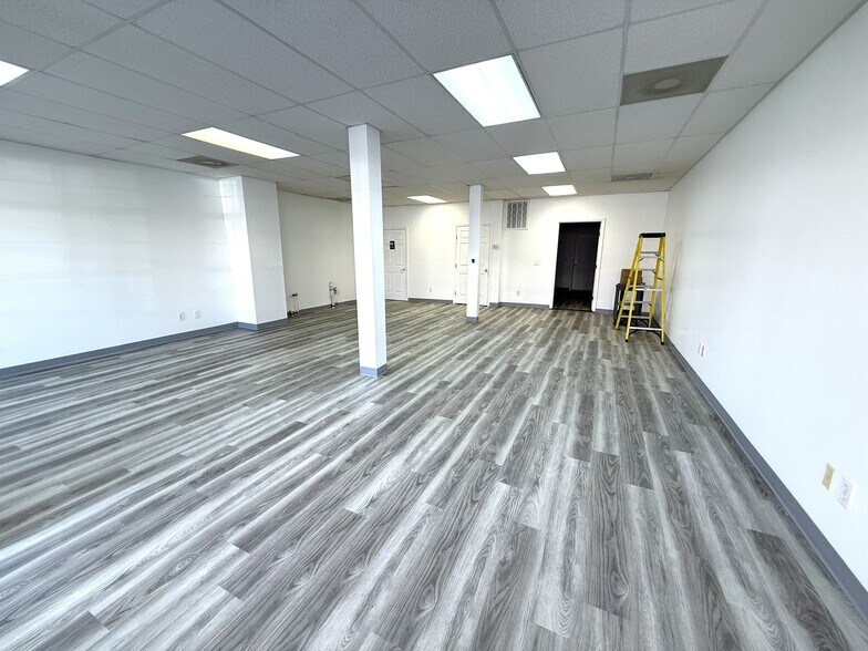 More Photos Of 207 W Main St, Mayodan Storefront Retail Residential For Sale