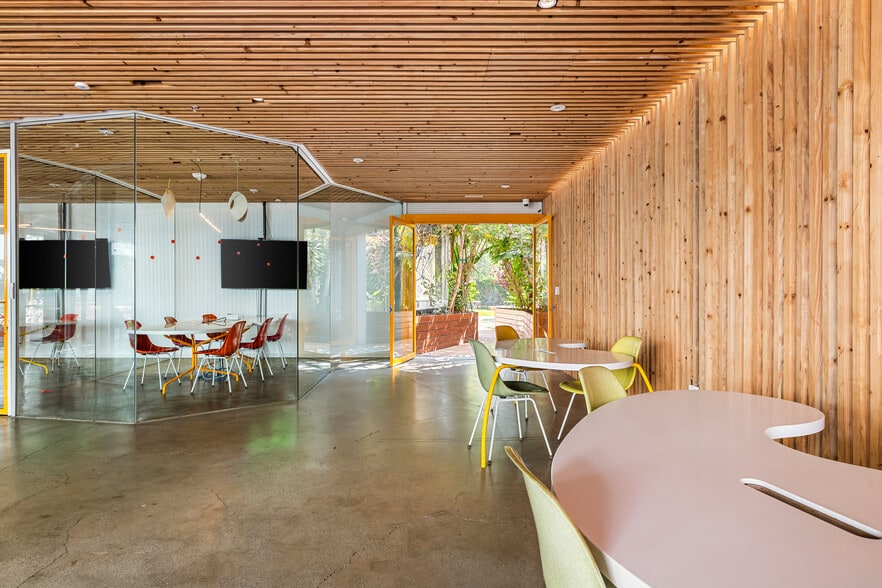 More Photos Of 1370 N St Andrews Pl, Los Angeles Office For Sale