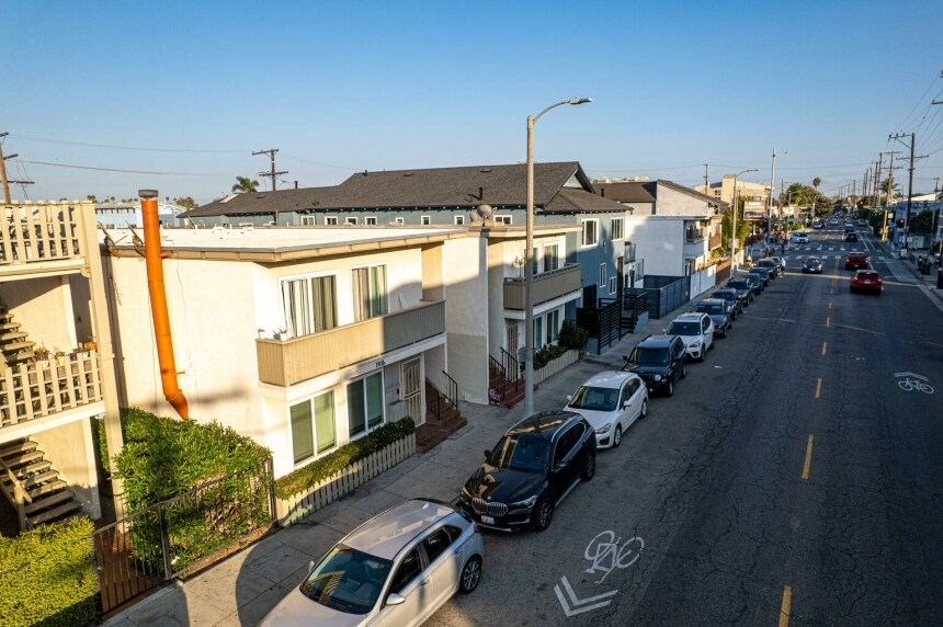More Photos Of 1916 Pacific Ave, Venice Apartments For Sale