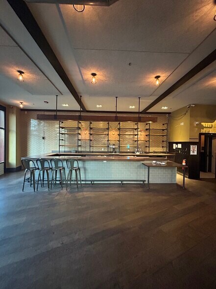 More Photos Of 835 Coleman Blvd, Mount Pleasant General Retail For Lease