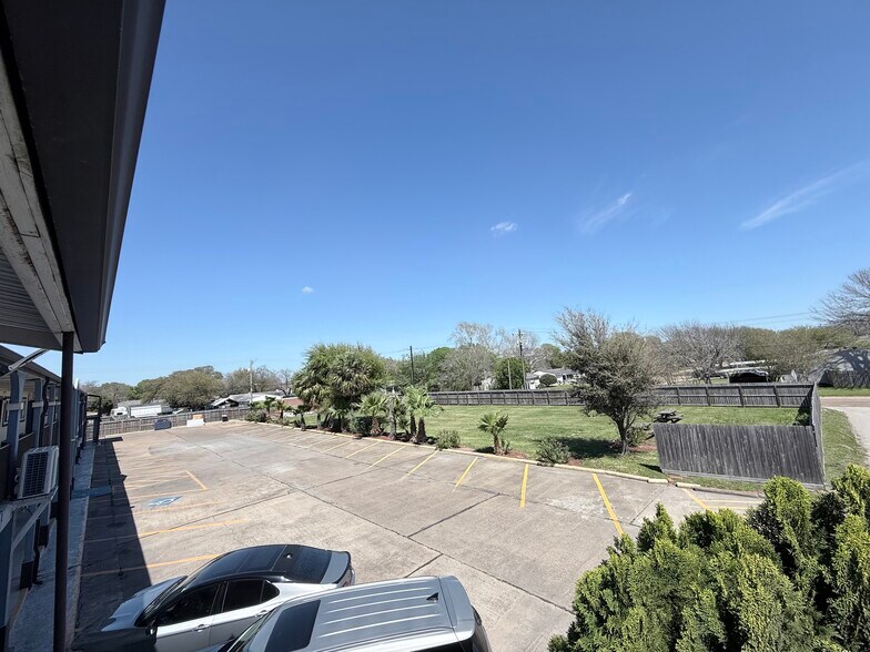 More Photos Of 1902 Texas Ave, Texas City Hotel For Sale