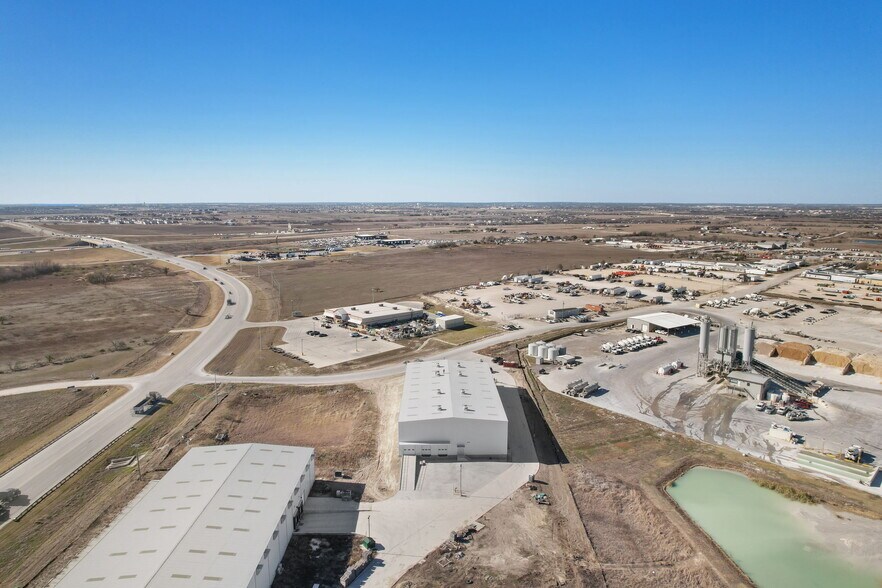 More Photos Of 6000 Chandler Rd, Hutto Unknown For Lease