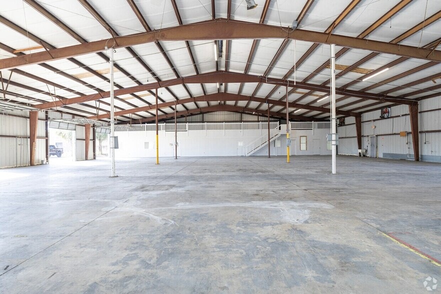 More Photos Of 7818 Depot Ln, Tampa Warehouse For Sale