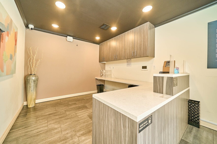 More Photos Of 852 S Robertson Blvd, Los Angeles Medical For Lease