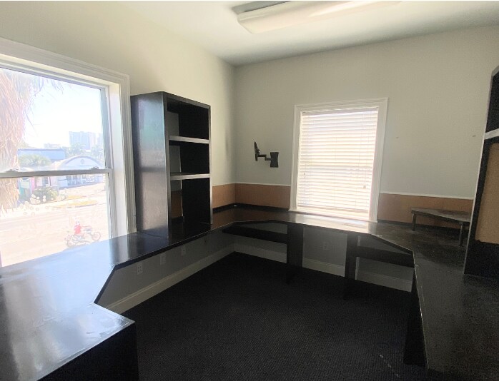 More Photos Of 645 Gulf Shores Pky, Gulf Shores Office For Sale