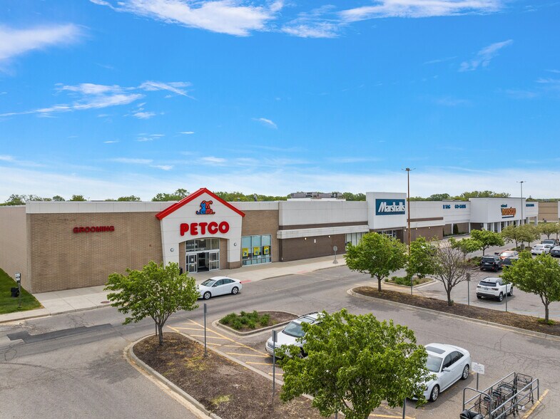 More Photos Of 28200-28250 Dequindre Rd, Warren Supermarket For Sale