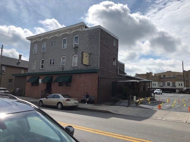 More Photos Of 125 W Main St, Mechanicsburg Restaurant For Sale