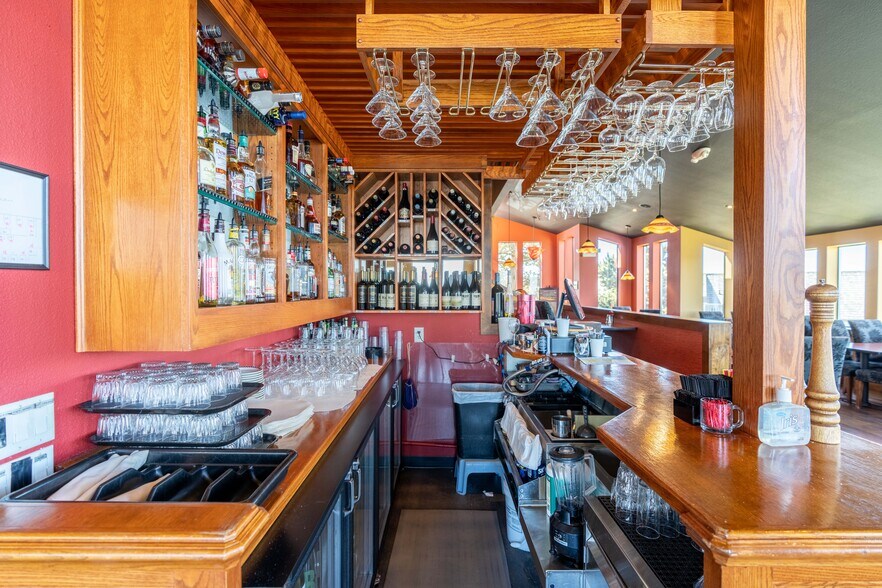 More Photos Of 1695 Beach Loop Drive, Bandon Restaurant For Sale
