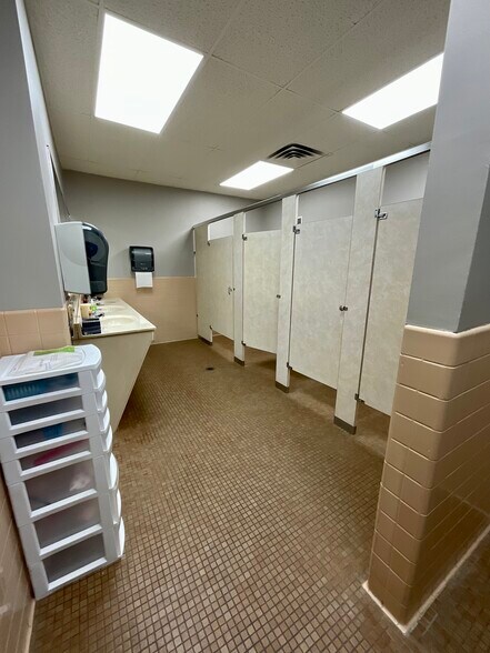 More Photos Of 6501 Deane Hill Dr, Knoxville Office For Sale