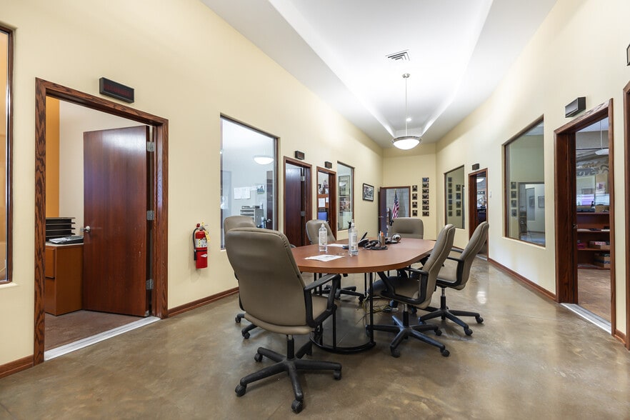 More Photos Of 1055 University Ave, Dubuque Office For Sale