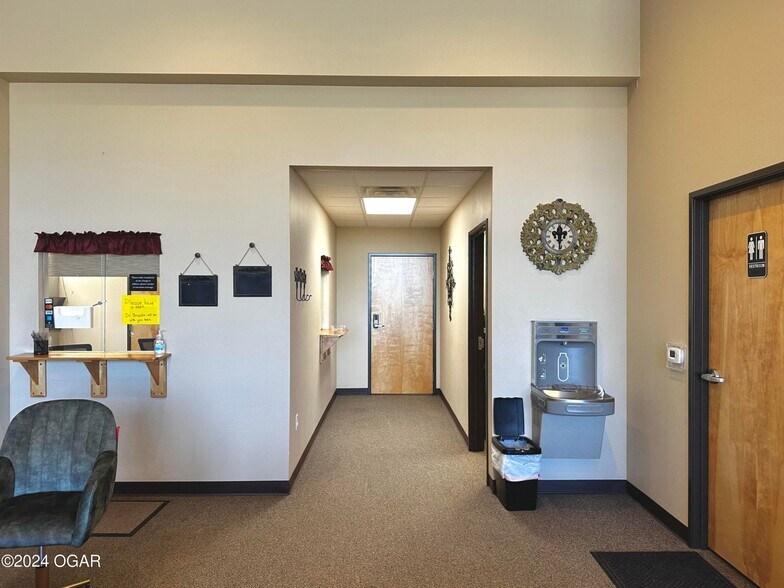 More Photos Of 2702 Cunningham Ave, Joplin Medical For Lease