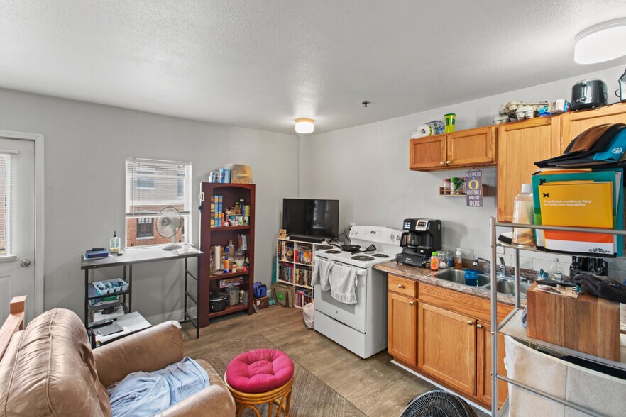 More Photos Of 615 SW Evergreen Ave, Redmond Multifamily For Sale