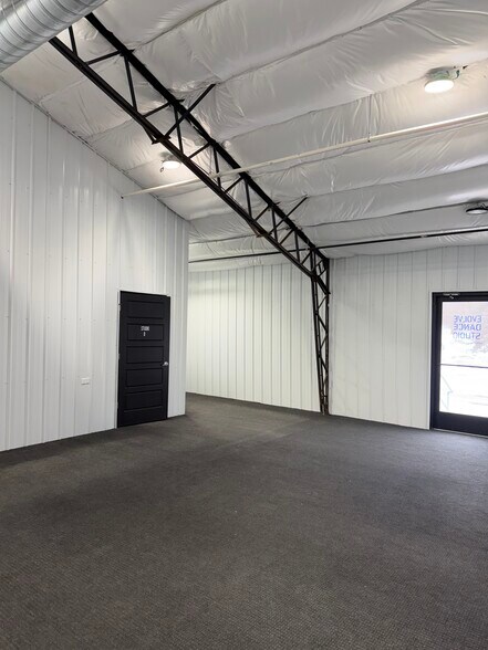 More Photos Of 8325-8327 Belding Rd NE, Rockford Warehouse For Lease