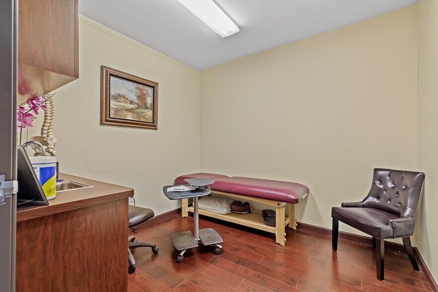More Photos Of , Santa Clarita Office For Sale