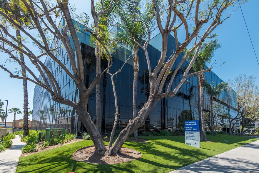 More Photos Of 15350 Sherman Way, Van Nuys Office For Lease