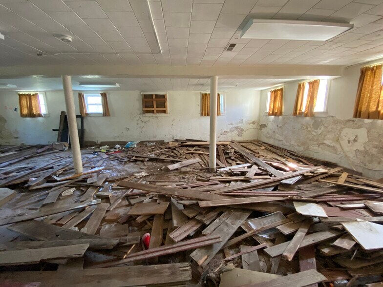 More Photos Of 534 N State St, Alma Religious Facility For Sale