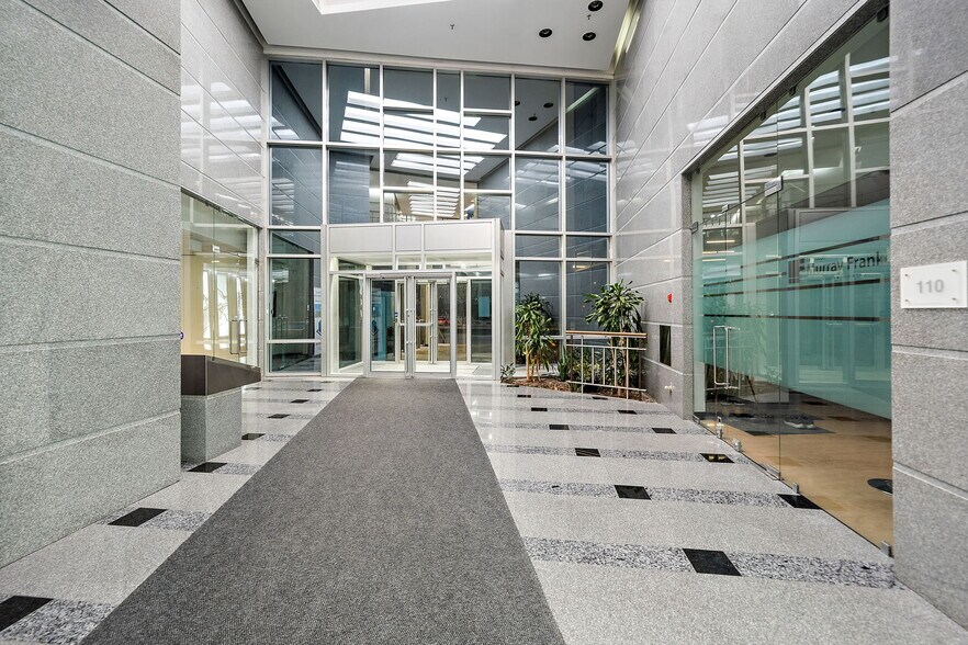More Photos Of 9900 Boul Cavendish, Montréal Coworking Space