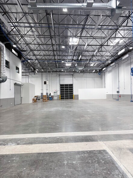 More Photos Of 28022 Industry Dr, Valencia Warehouse For Lease