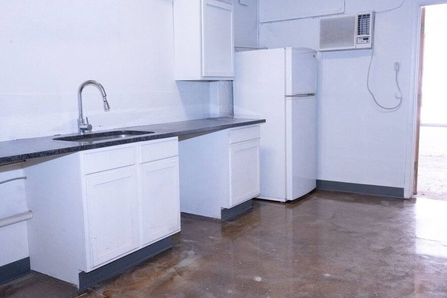 More Photos Of 1214 N Mead, Wichita Industrial For Lease