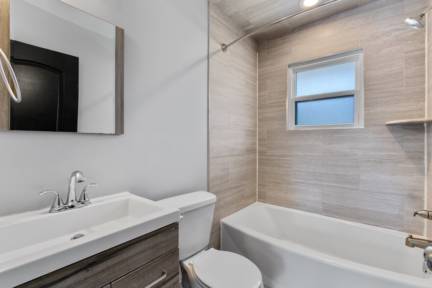 More Photos Of 4125 Woodland Ave, Royal Oak Apartments For Sale