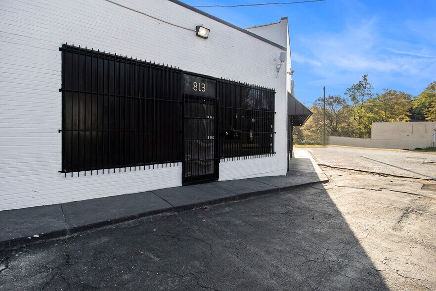 More Photos Of 813 Hollywood Rd NW, Atlanta Storefront For Lease