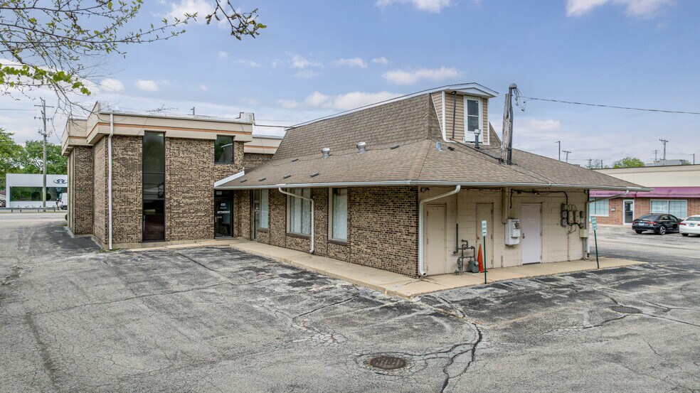 More Photos Of 47 W Dundee Rd, Wheeling Medical For Lease