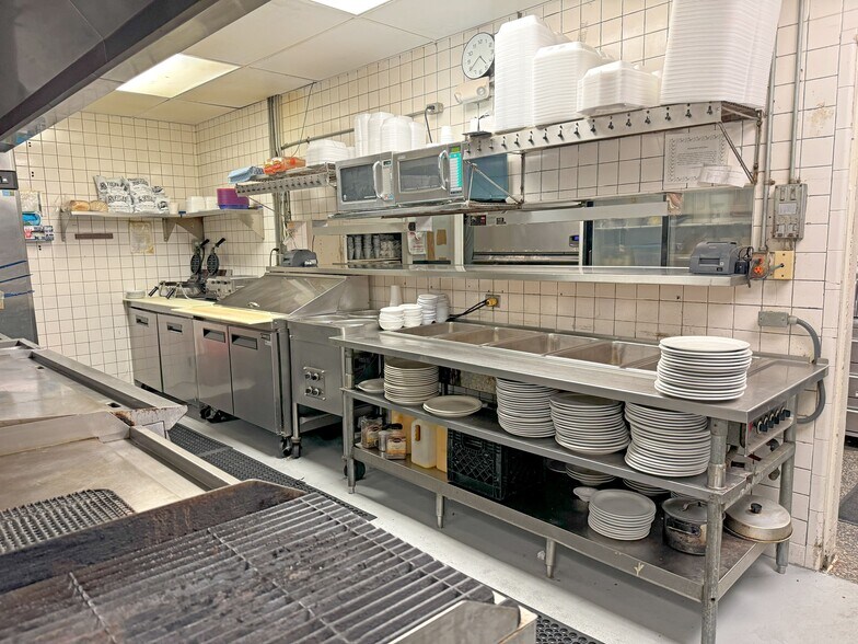 More Photos Of 1403 N Navarro St, Victoria Restaurant For Sale