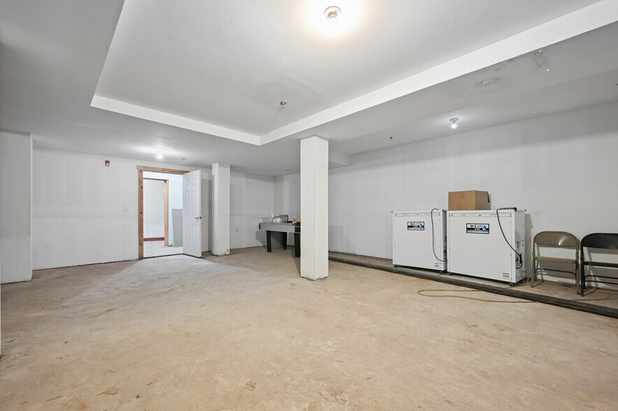 More Photos Of 56 Main St, Stamford Hotel For Sale