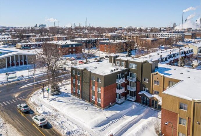 Primary Photo Of 12065 Rue De Montigny, Montréal Apartments For Sale