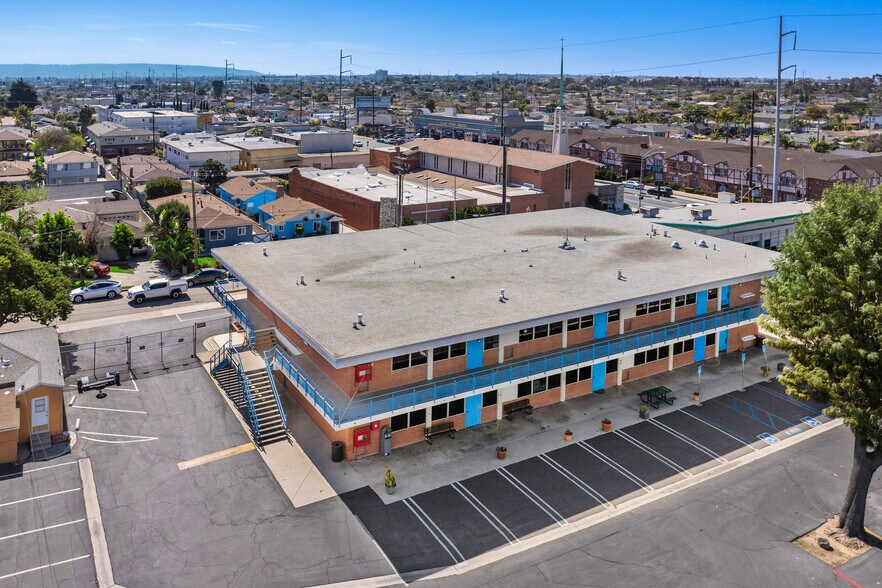 More Photos Of 4755 130th st, Hawthorne Schools For Lease