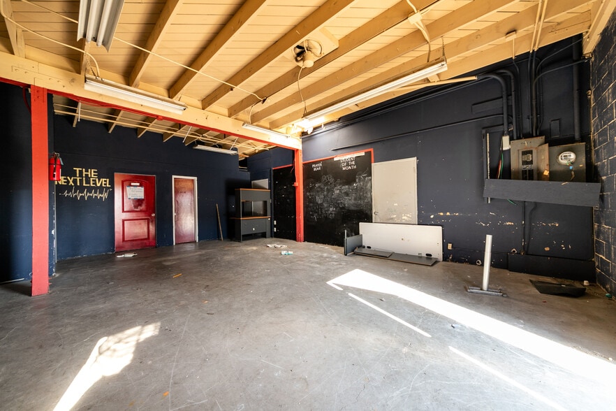 Primary Photo Of 6701-6709 11th Ave, Los Angeles Warehouse For Lease