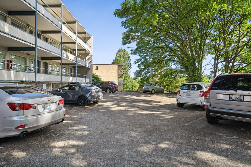 More Photos Of 4704-4708 22nd Ave NE, Seattle Apartments For Sale