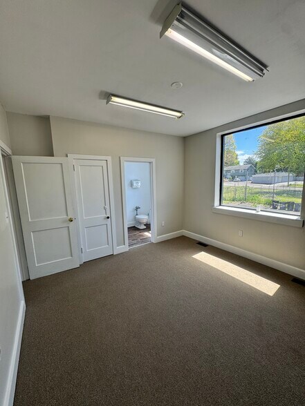 More Photos Of 671 Naugatuck Ave, Milford Warehouse For Lease