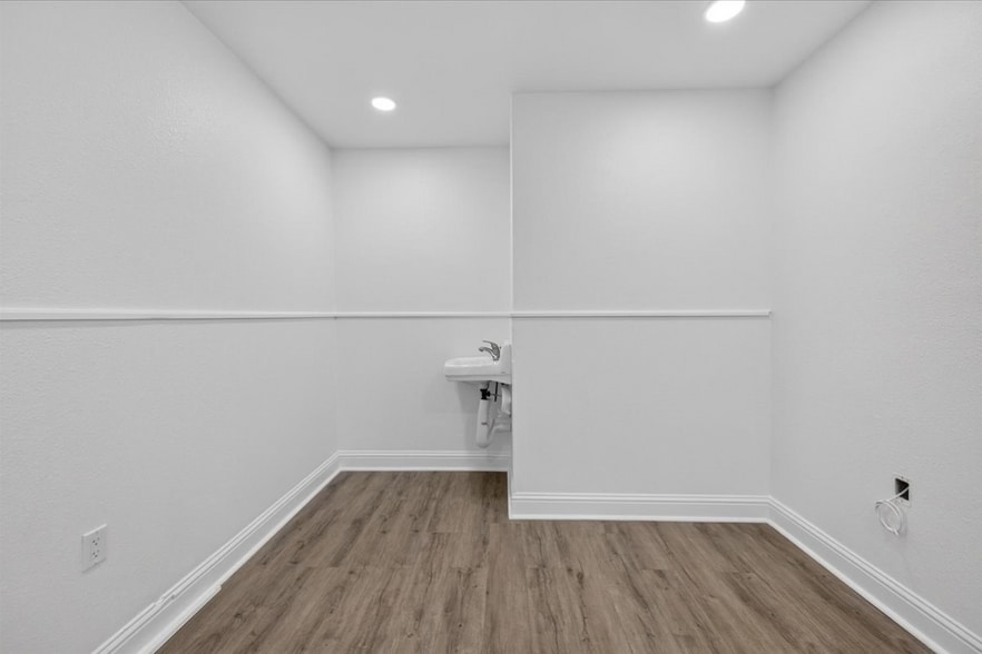 More Photos Of 28-40 E Minarets Ave, Pinedale Medical For Lease