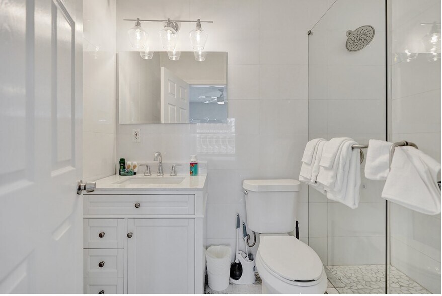 More Photos Of 911 N Federal Hwy, Lake Worth Apartments For Sale