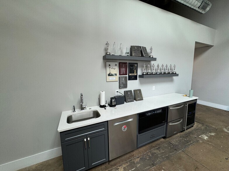 More Photos Of 1361 S Broadway, Denver Storefront Retail Office For Lease