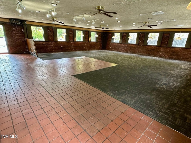 More Photos Of 920 E 5th St N, Big Stone Gap Restaurant For Sale