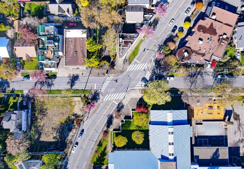 More Photos Of 1303 Fairfield Rd, Victoria Land For Sale