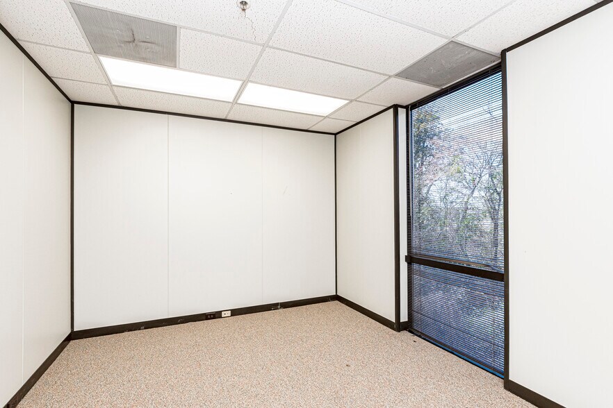 More Photos Of 11550 Newcastle Ave, Baton Rouge Office For Lease