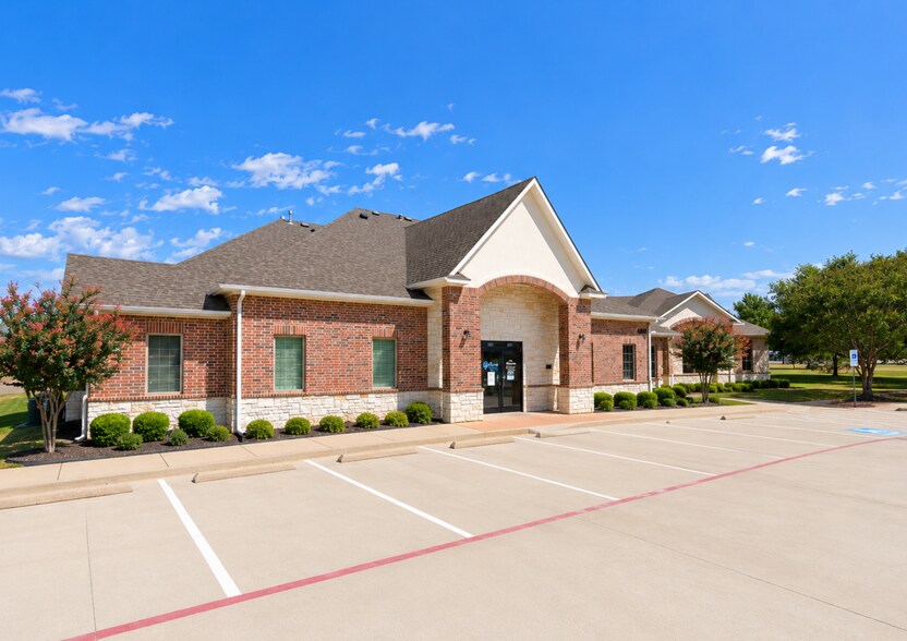Primary Photo Of 4061 Kirkpatrick Ln, Flower Mound Medical For Sale