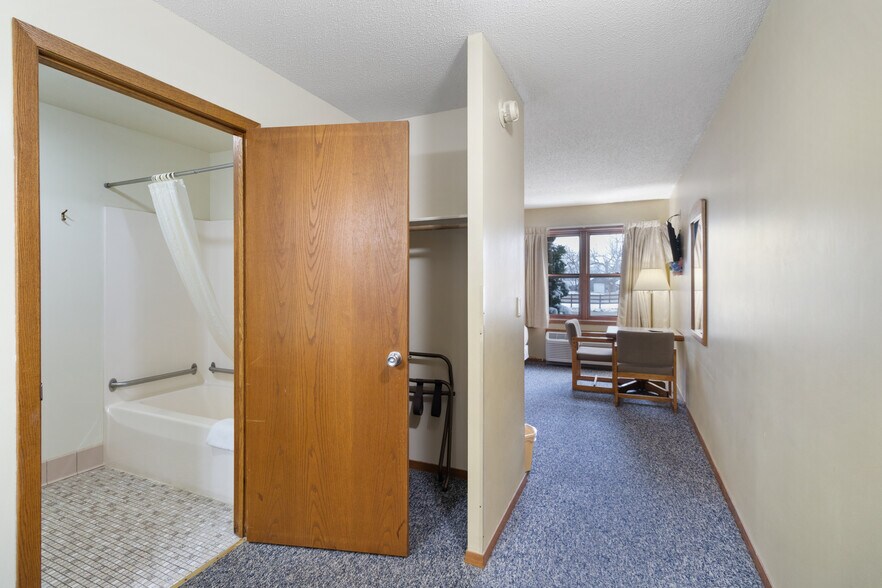 More Photos Of 4712 220th Trl, Amana Hotel For Sale