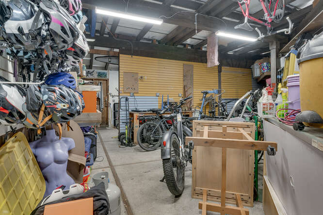More Photos Of 170 N Lake Blvd, Tahoe City Storefront For Lease