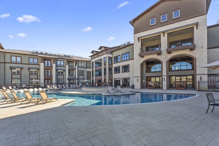 More Photos Of 900 Cinema Dr, Hudson Oaks Apartments For Lease