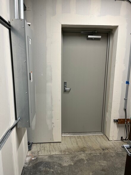 More Photos Of 1400-1442 W Smith Rd, Ferndale Industrial For Sale