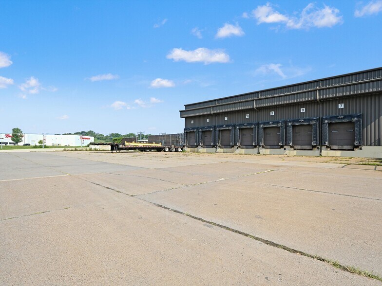 More Photos Of 4949 Chavenelle Rd, Dubuque Industrial For Lease