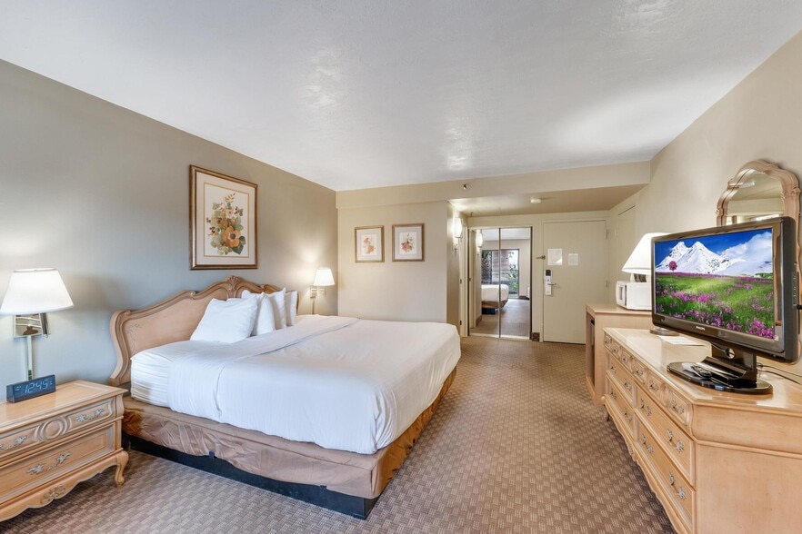 More Photos Of 1450 S Auto Mall Dr, St George Hotel For Sale