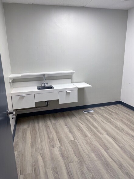 More Photos Of 3165 Myrtle Ave, Granite City Medical For Lease