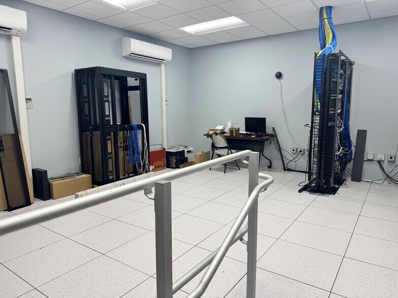 More Photos Of 715 Congaree Rd, Greenville Office For Sale